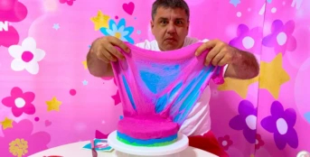 55 серия. Настя открыла игровое кафе. Как правильно навещать друзей